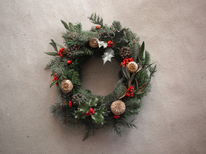 traditional diy christmas wreath